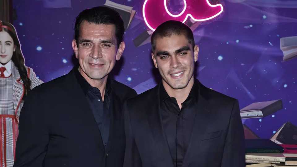 Santiago hijo de Jorge Salinas parecido actor