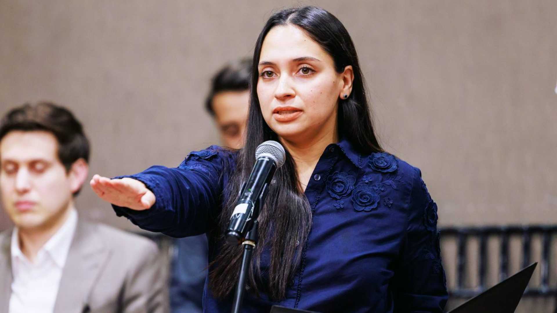 Mónica Oyervides asume alcaldía tras salida de Arratia