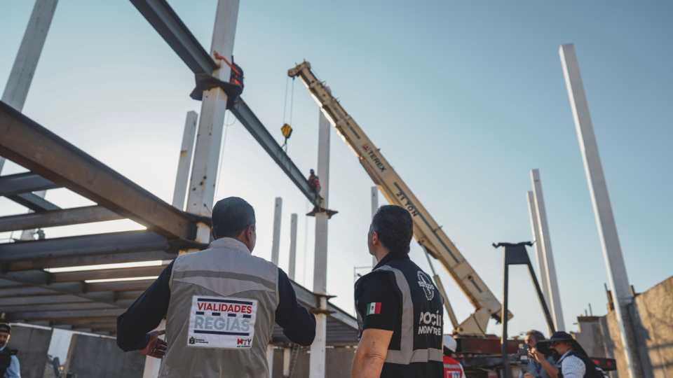Supervisa Adrián de la Garza obra clave de seguridad