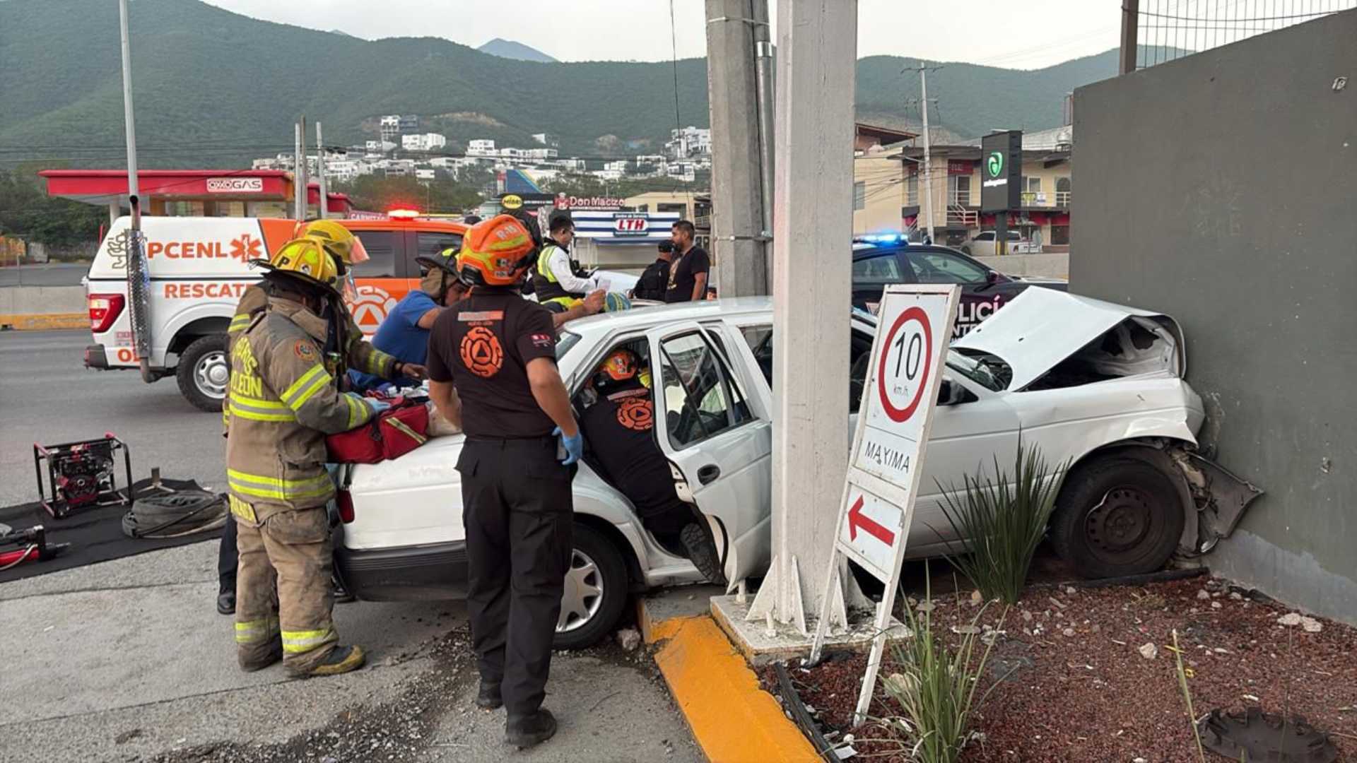 Mueren dos personas en choque al sur de Monterrey