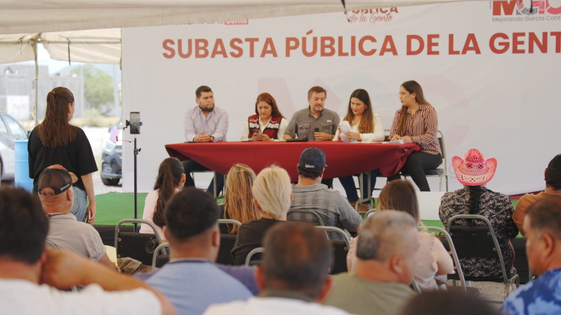 García subasta casi 100 vehículos oficiales