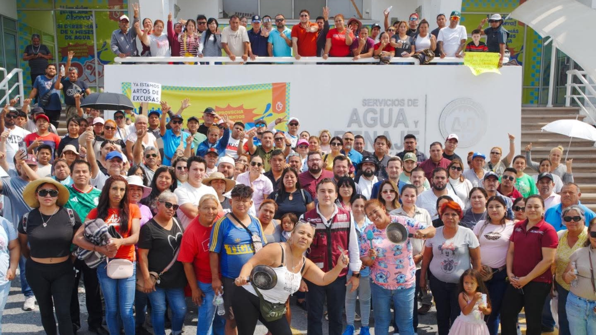 García protesta contra Agua y Drenaje por falta de agua